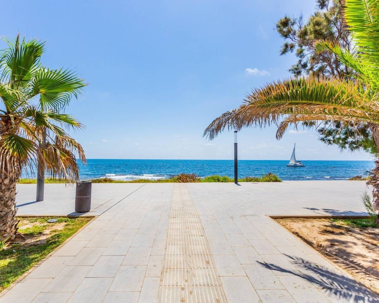Eindelijk: uw droomappartement pal aan het strand van Torrevieja 