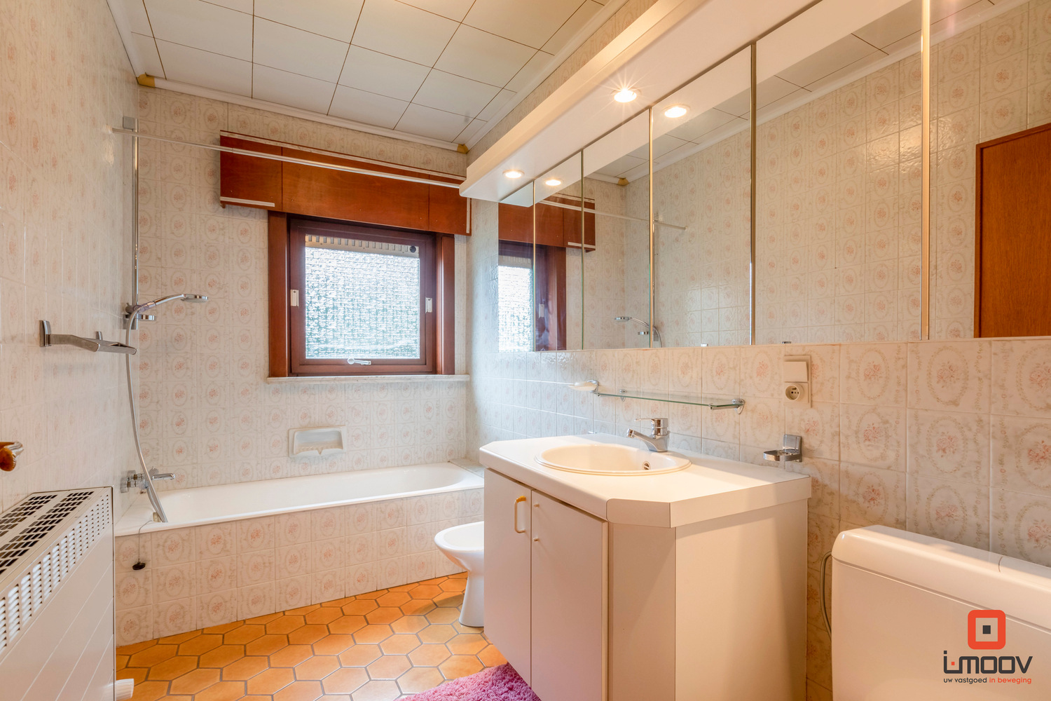 Ruime bungalow met prachtige tuin en garage 