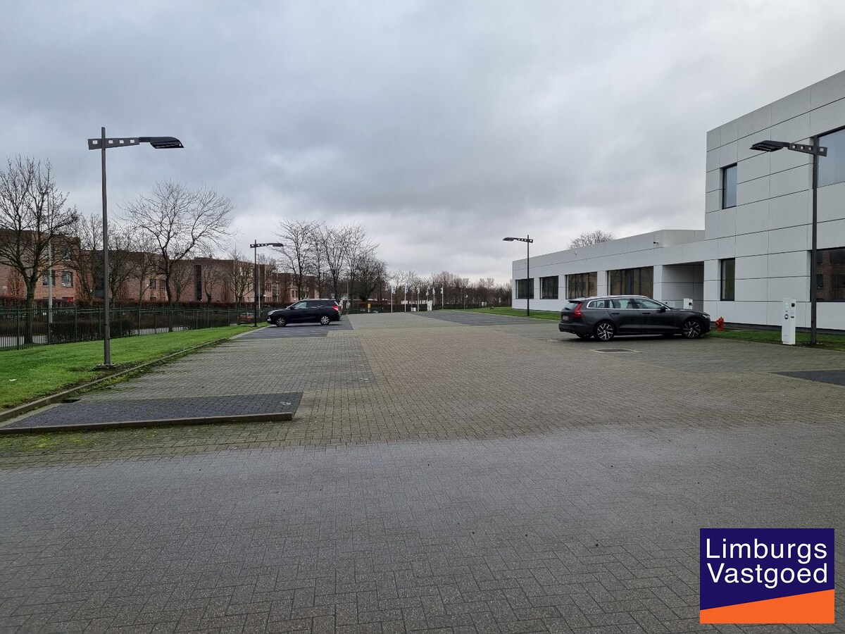 GLV kantoren - 527 m² + 25 parkings - nabij E 313 
