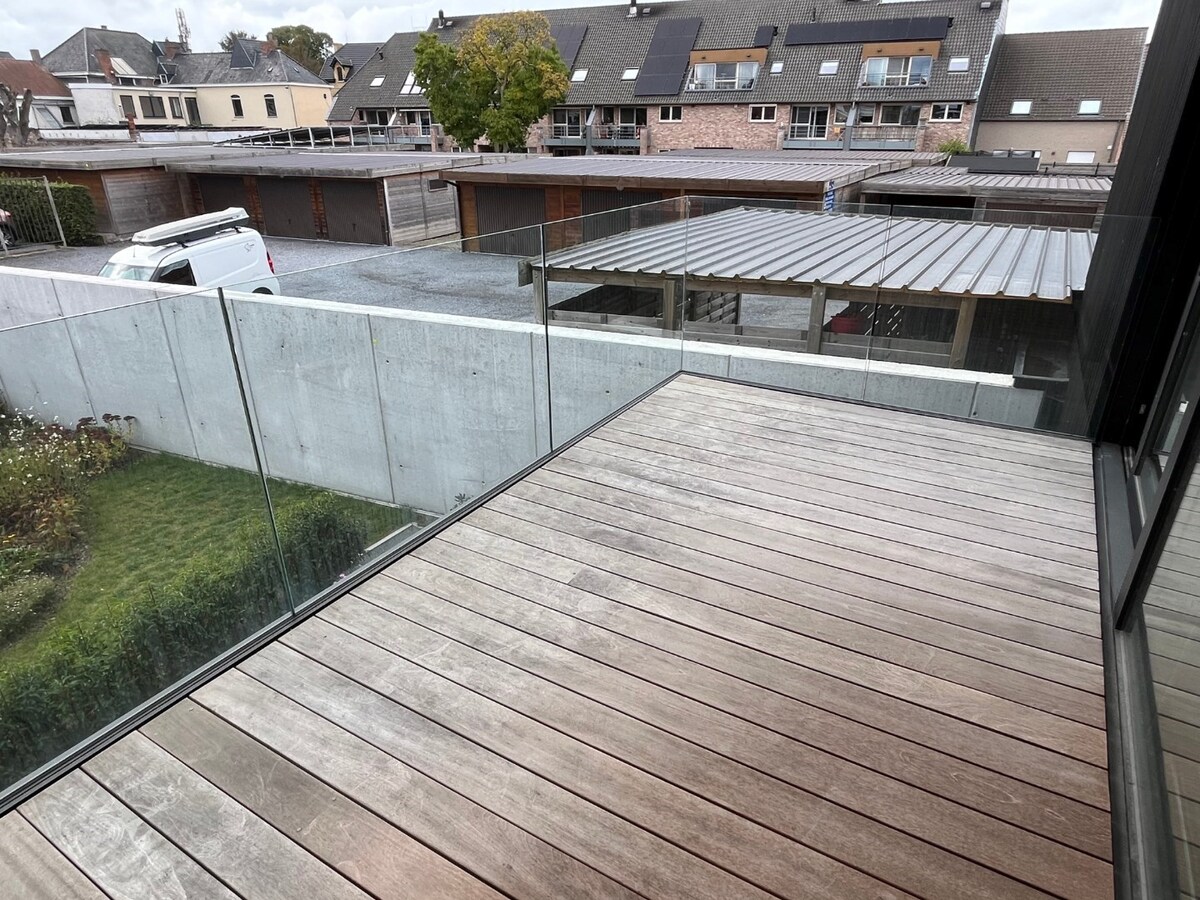 Ruim 2 slpk-appartement incl. staanplaats en kelderberging. 