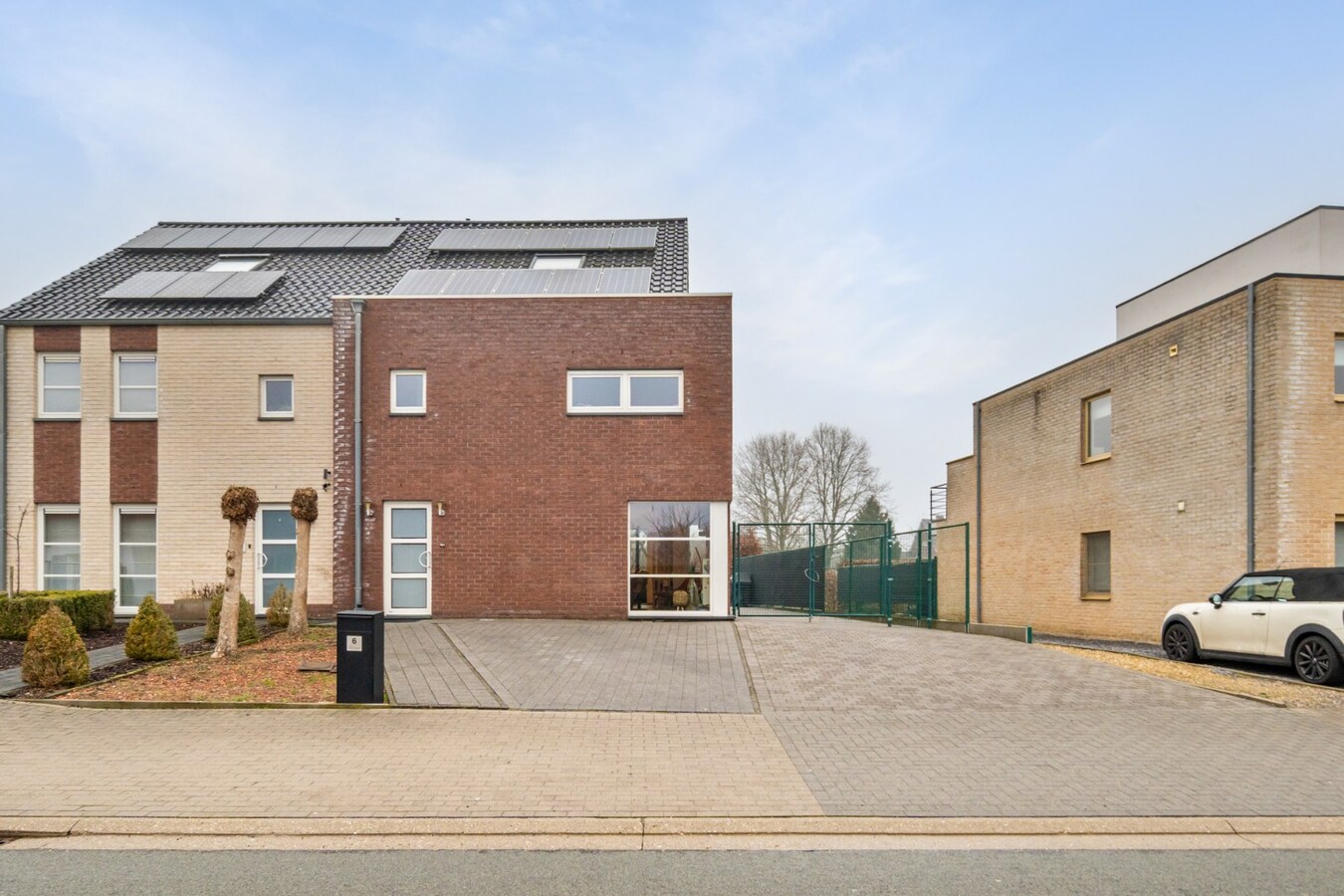 Recente, goed afgewerkte gezinswoning op een perceel van 5a15ca nabij het dorpscentrum van Opoeteren! 