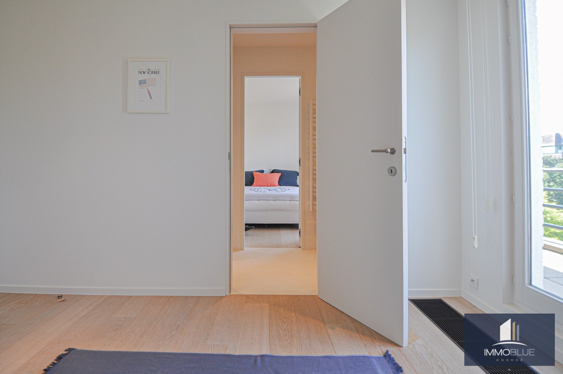 "Sublime appartement d'angle avec de spacieuses terrasses situé dans le prestigieux domaine Tennis Garden." 