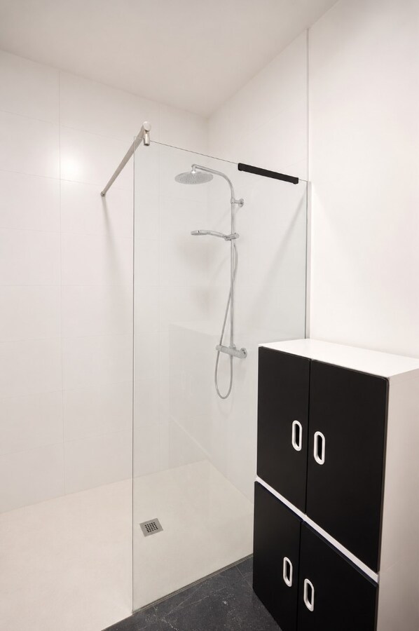 MODERN HOEKAPPARTEMENT OP BOOGSCHEUT STRAND EN SHOPPING BLANKENBERGE 