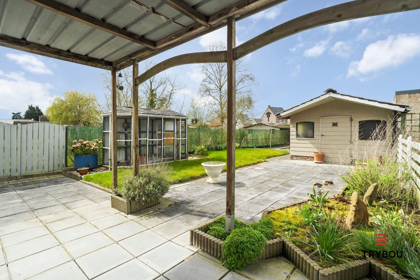 Ruime halfopen woning met 4 slaapkamers en garage 