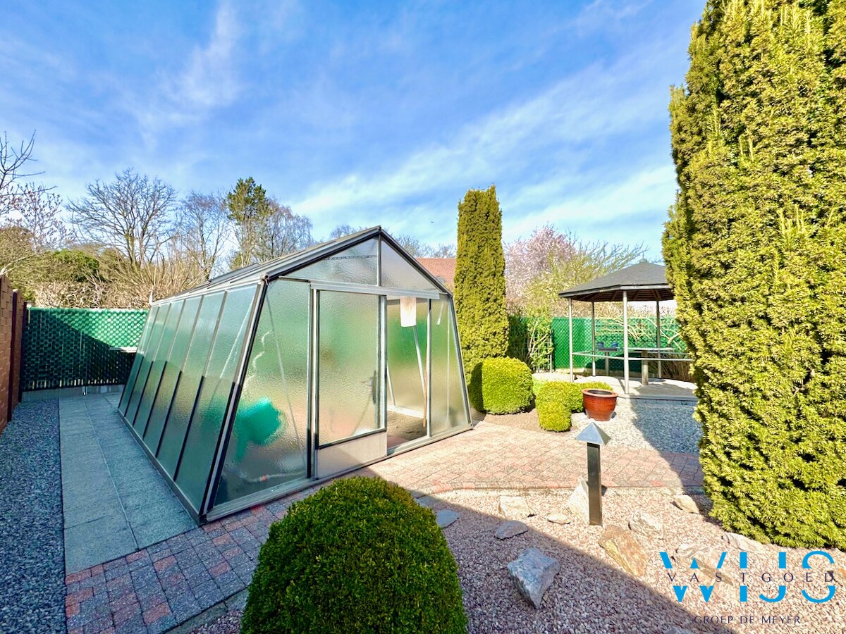 Ongelooflijk goed onderhouden bungalow te Bassevelde ! 