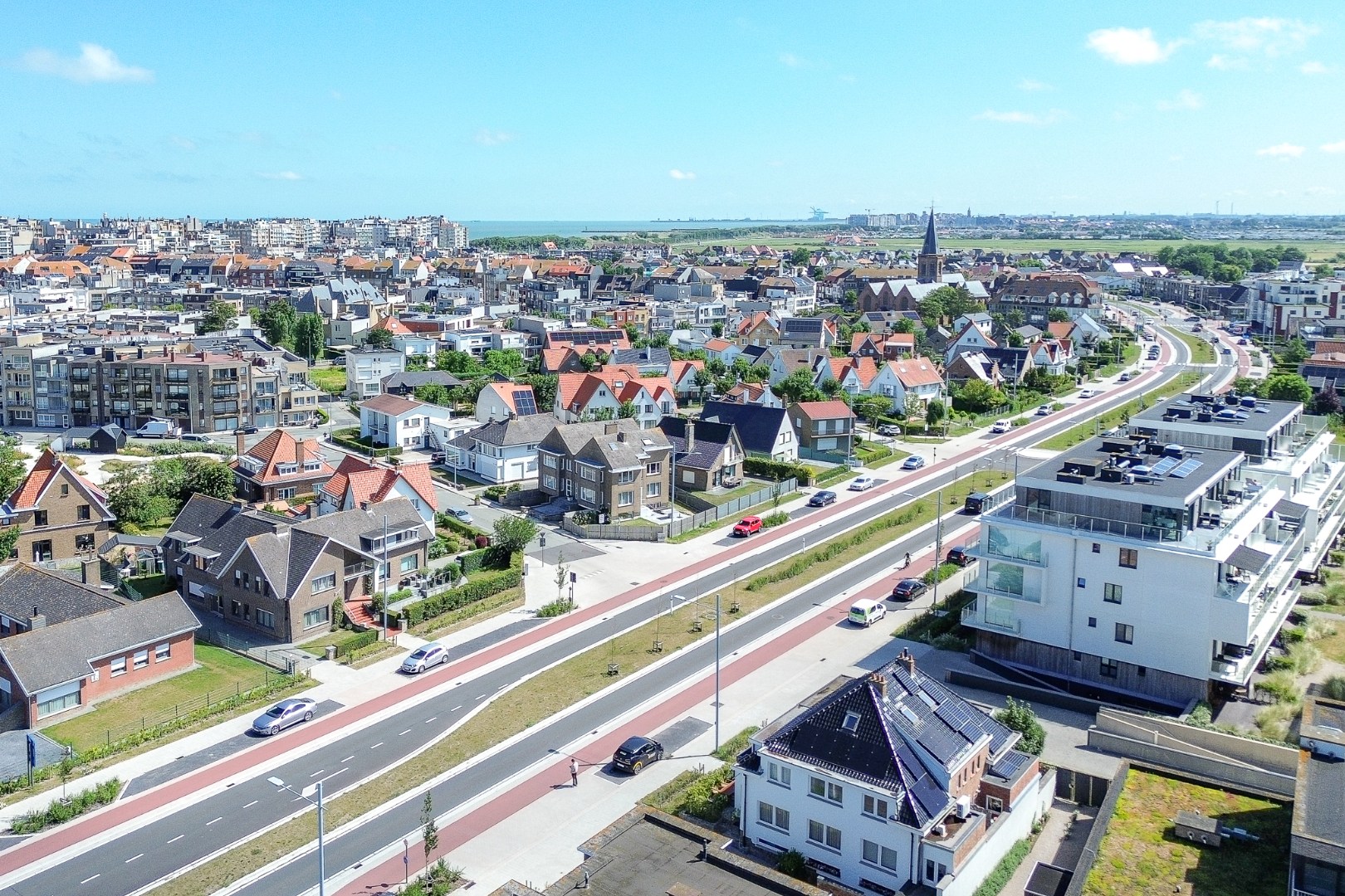 Ruime woning met veel mogelijkheden, carport en 2 parkeerplaatsen - vlakbij centrum &amp; zee! 