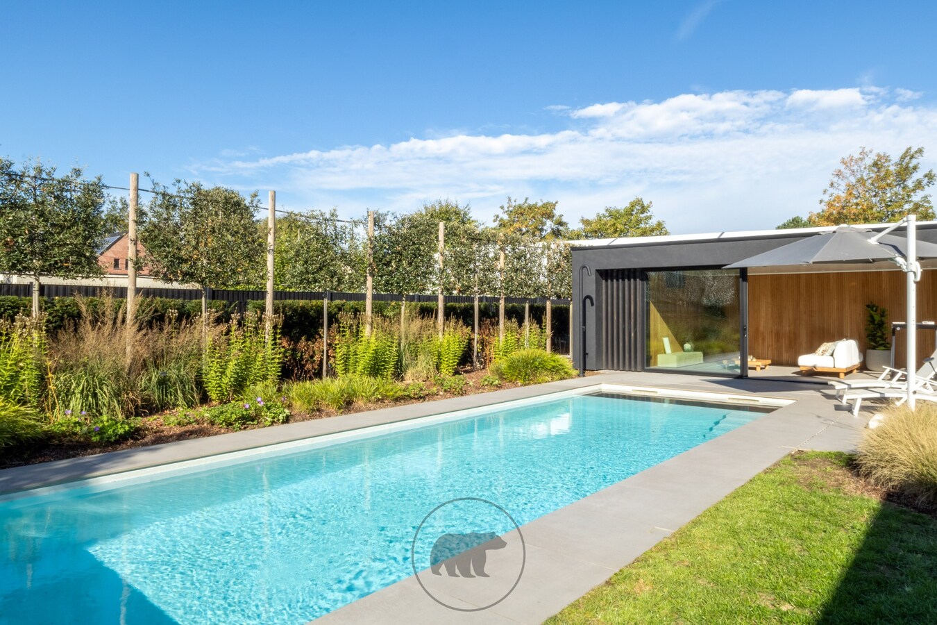 Buitengewone design villa op unieke ligging te Lochristi 