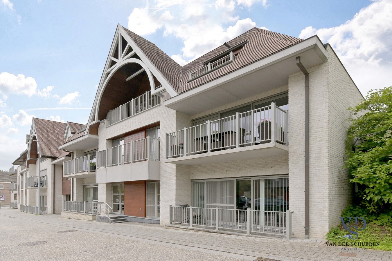 Stijlvol appartement in hartje Dikkelvenne. 