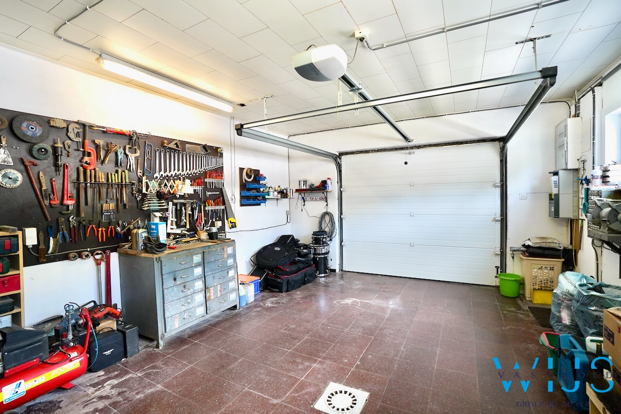 Bungalow met zwembad &amp; bijgebouw te Ertvelde ! 