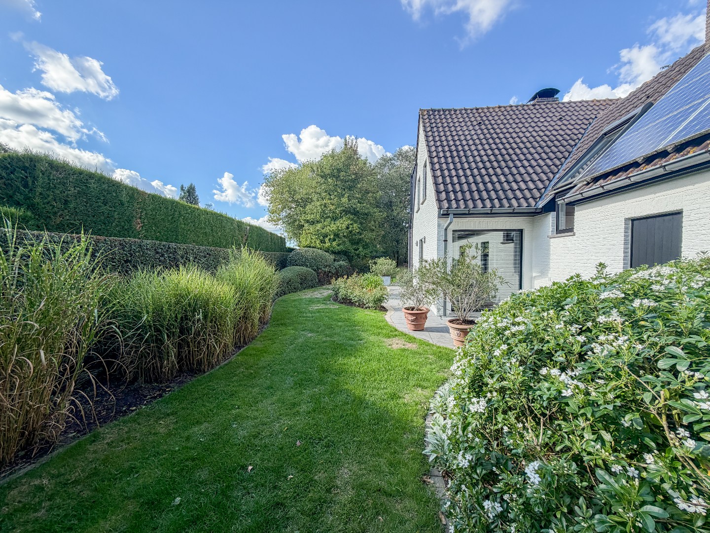 Ruime villa met prachtige tuin en hoogwaardige afwerking, perceel van 1891 m², rustig gelegen te Torhout 