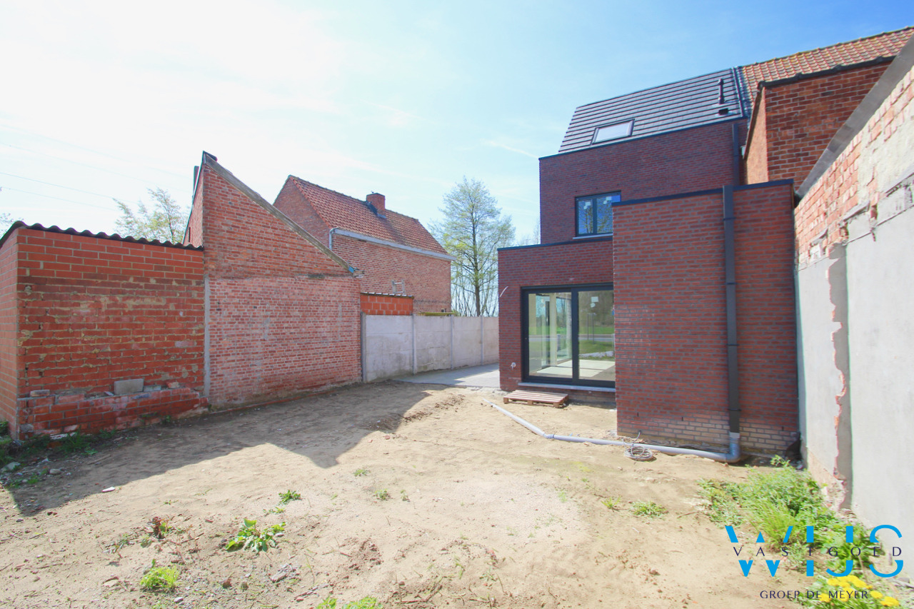 Compleet van A tot Z vernieuwd woonhuis te KLUIZEN /WIPPELGEM 