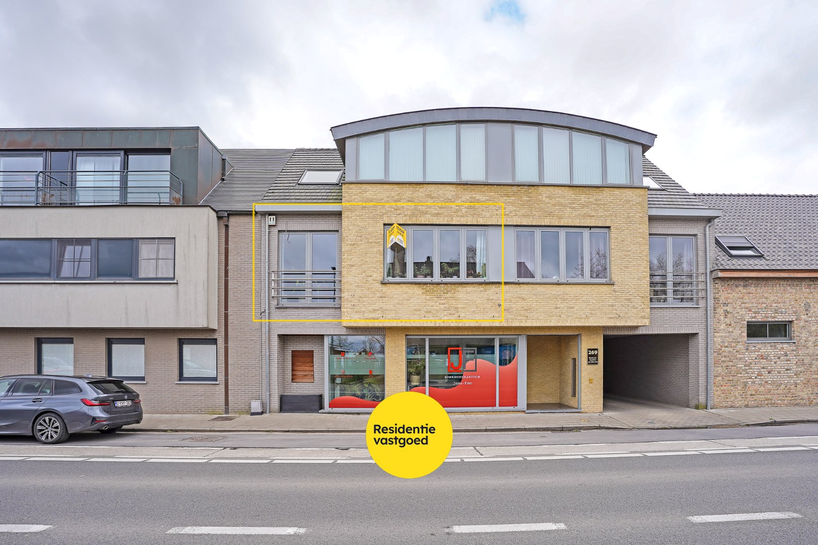 Recent appartement met privatieve tuin (346m²)  en ruim terras (40m²) in het centrum van Woumen! 