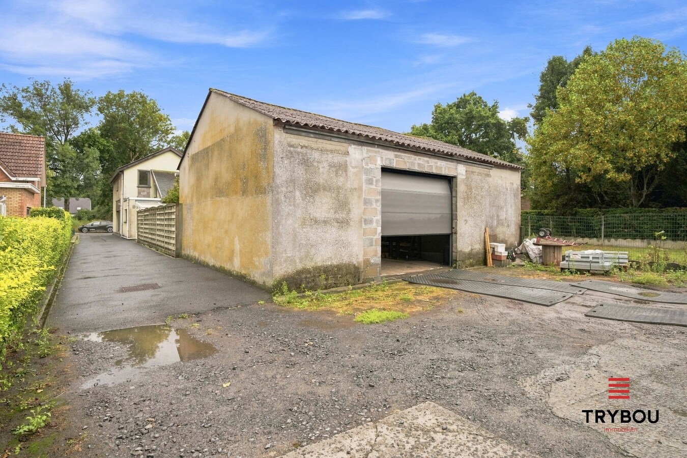 Uitstekende gelegen woning met loods en tuin! 
