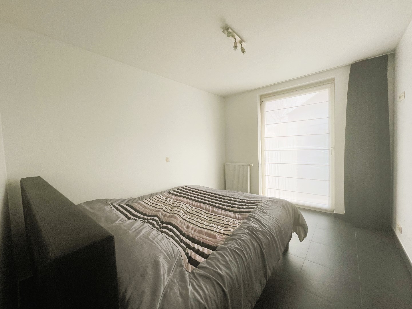 Gelijkvloers appartement met 2 slaapkamers en aangename tuin 