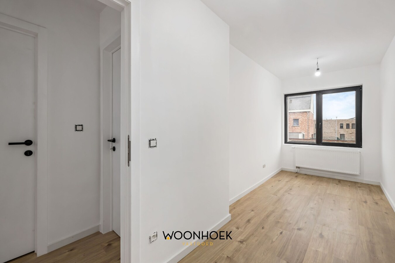 Gerenoveerde, 6-slpk woning, zonnige tuin en 2 bdkms te Sint-Niklaas! 