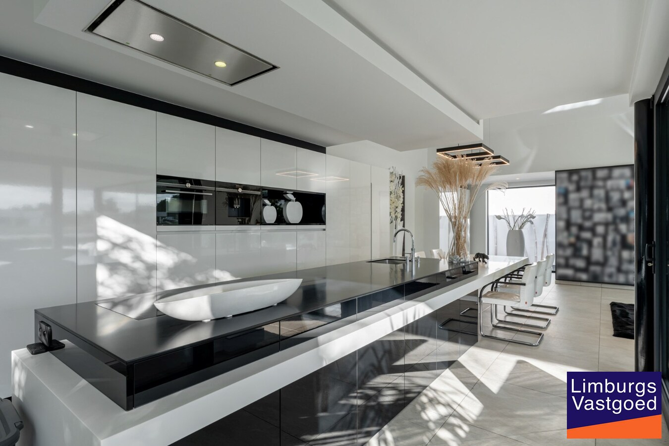 Unieke designvilla met zwembad en panoramisch uitzicht op het Albertkanaal 