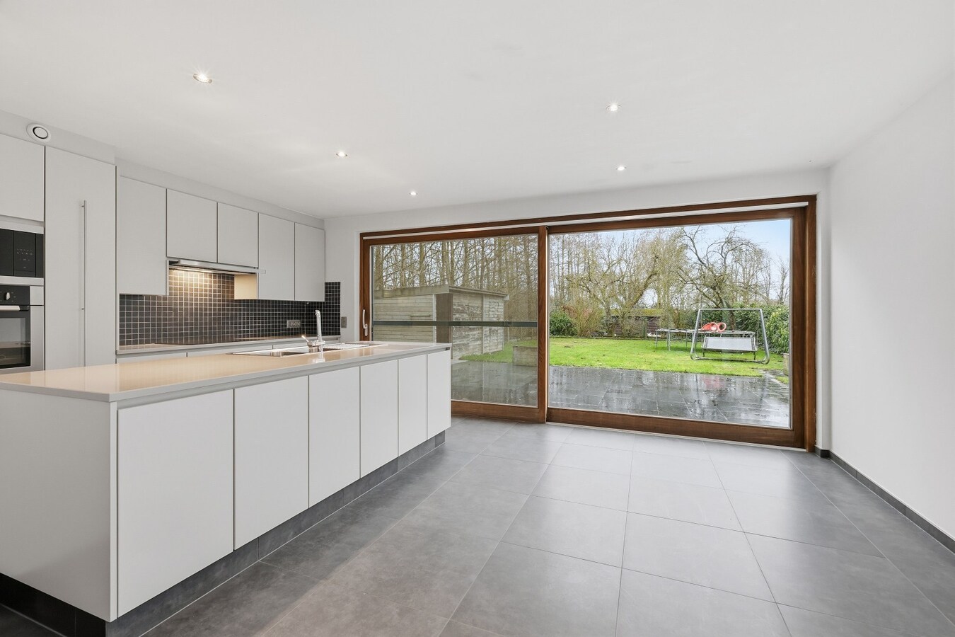 Alleenstaande woning met 4 slaapkamers in Merkem! 