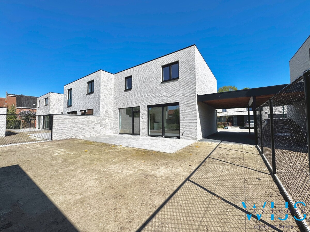 Moderne nieuwbouwwoning met 3 slaapkamers in rustige woonwijk te Oosteeklo 