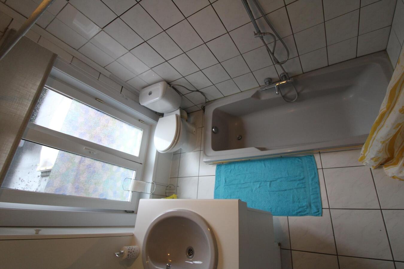 Welgelegen, comfortabel woonhuis met aangename tuin, nabij winkels 