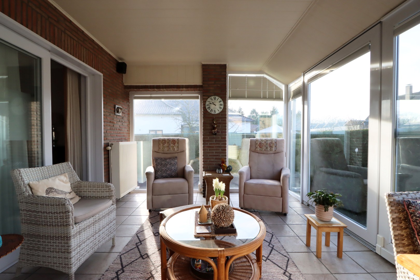 Veranda met rechtstreeks toegang tot de tuin 