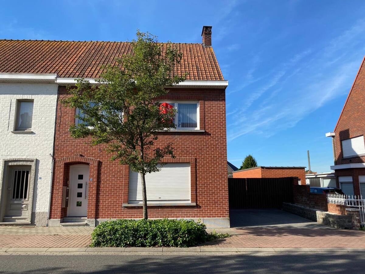 Ruime woning met 4 slaapkamers en garage 