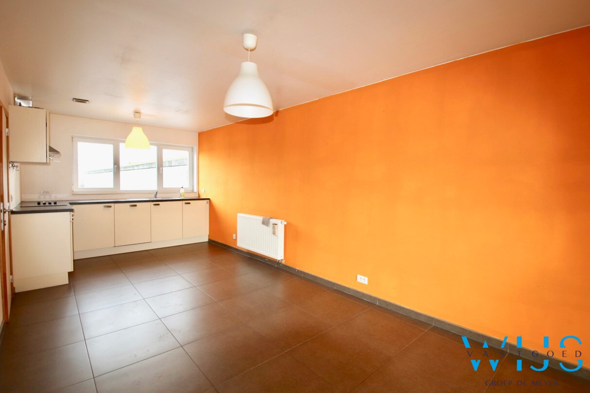 Energiezuinig 2 slaapkamerappartement met garage te Rieme! 