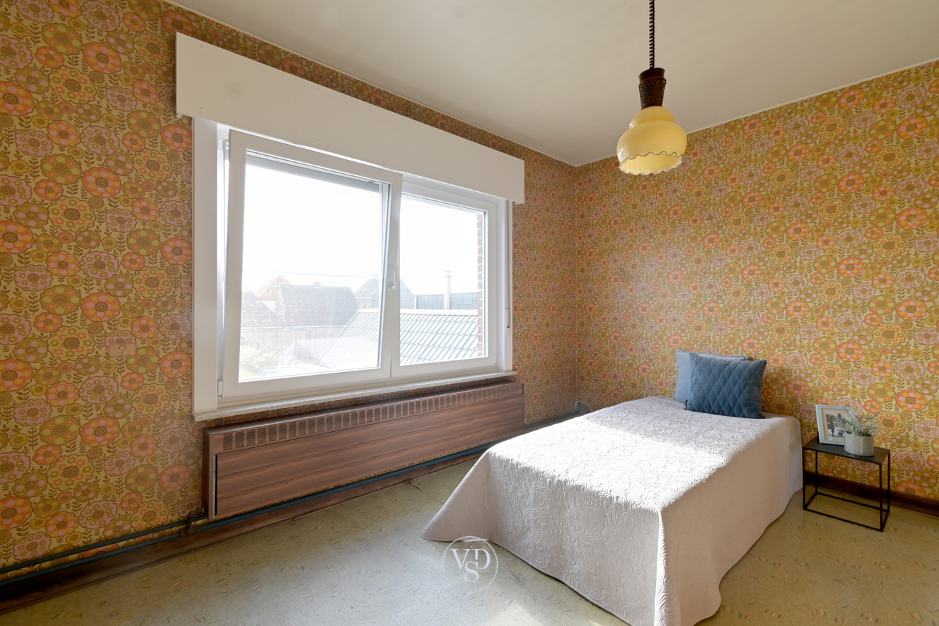 Degelijke woning met mogelijkheden, nabij centrum Zingem. 