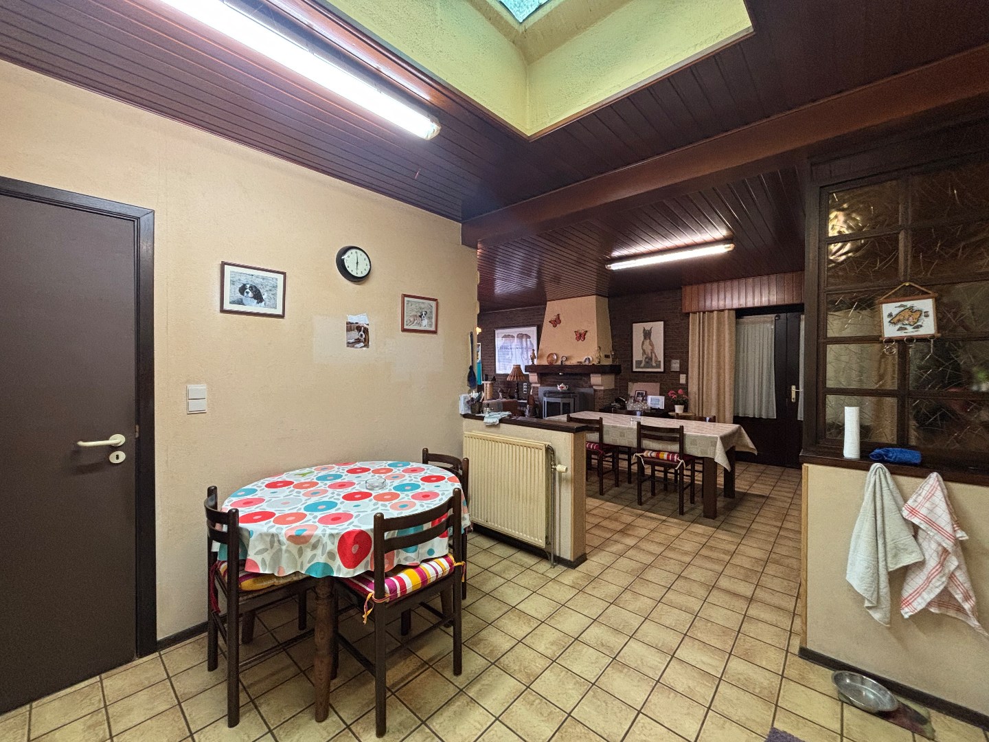 Gelijkvloerse woning met 2 slpk., garage en carport nabij centrum Mol 