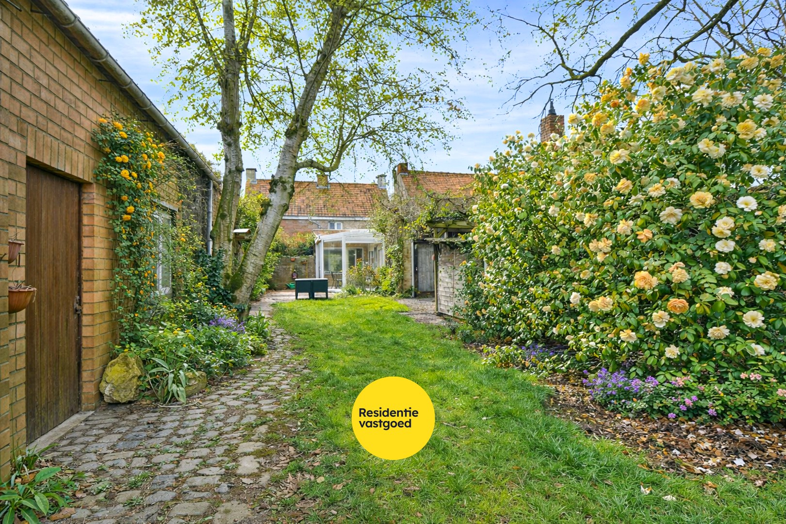 Te renoveren open bebouwing op ruim perceel van 1.300 m² met tal van mogelijkheden 