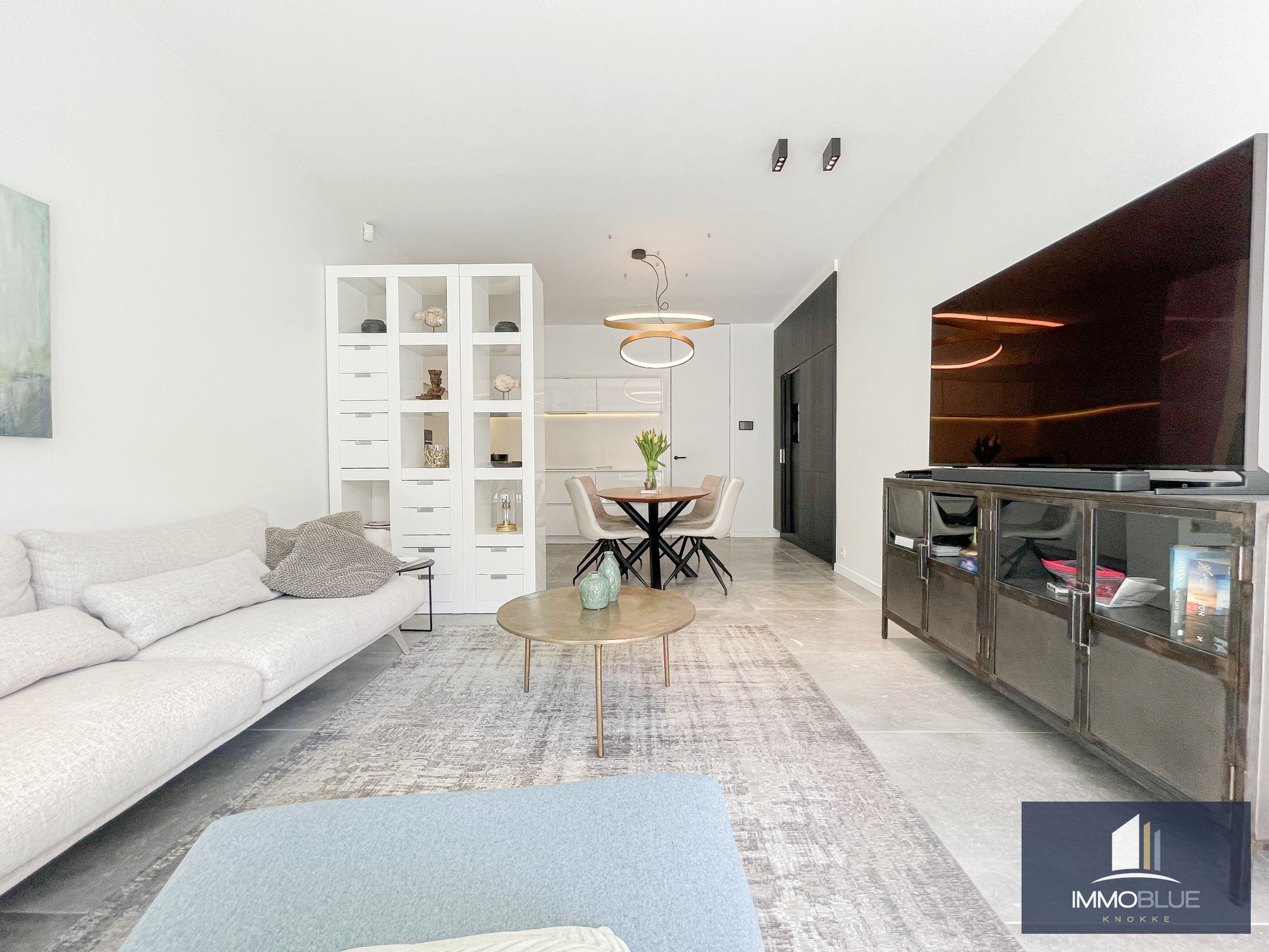 Subliem, luxueus tuinappartement met dubbele garage, rustig gelegen in een standingvolle residentie. 