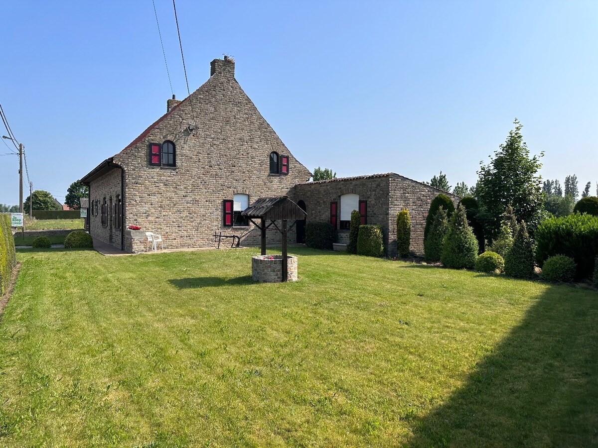 Landelijke gelegen alleenstaande woning te koop in Leke 