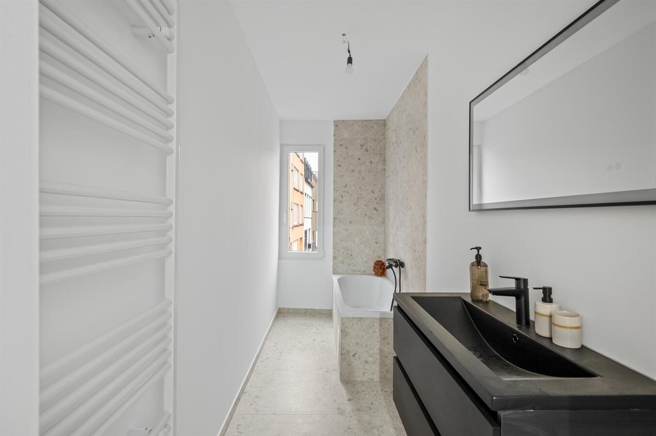 Gerenoveerde woning met 3 slpk en koer te Antwerpen centrum! 