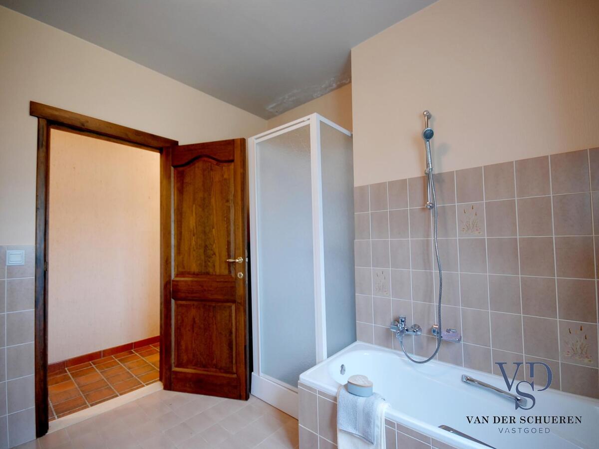 Degelijke villa op bijna 5000 m2 - exclusieve ligging nabij de Schelde in doodlopende straat ! 