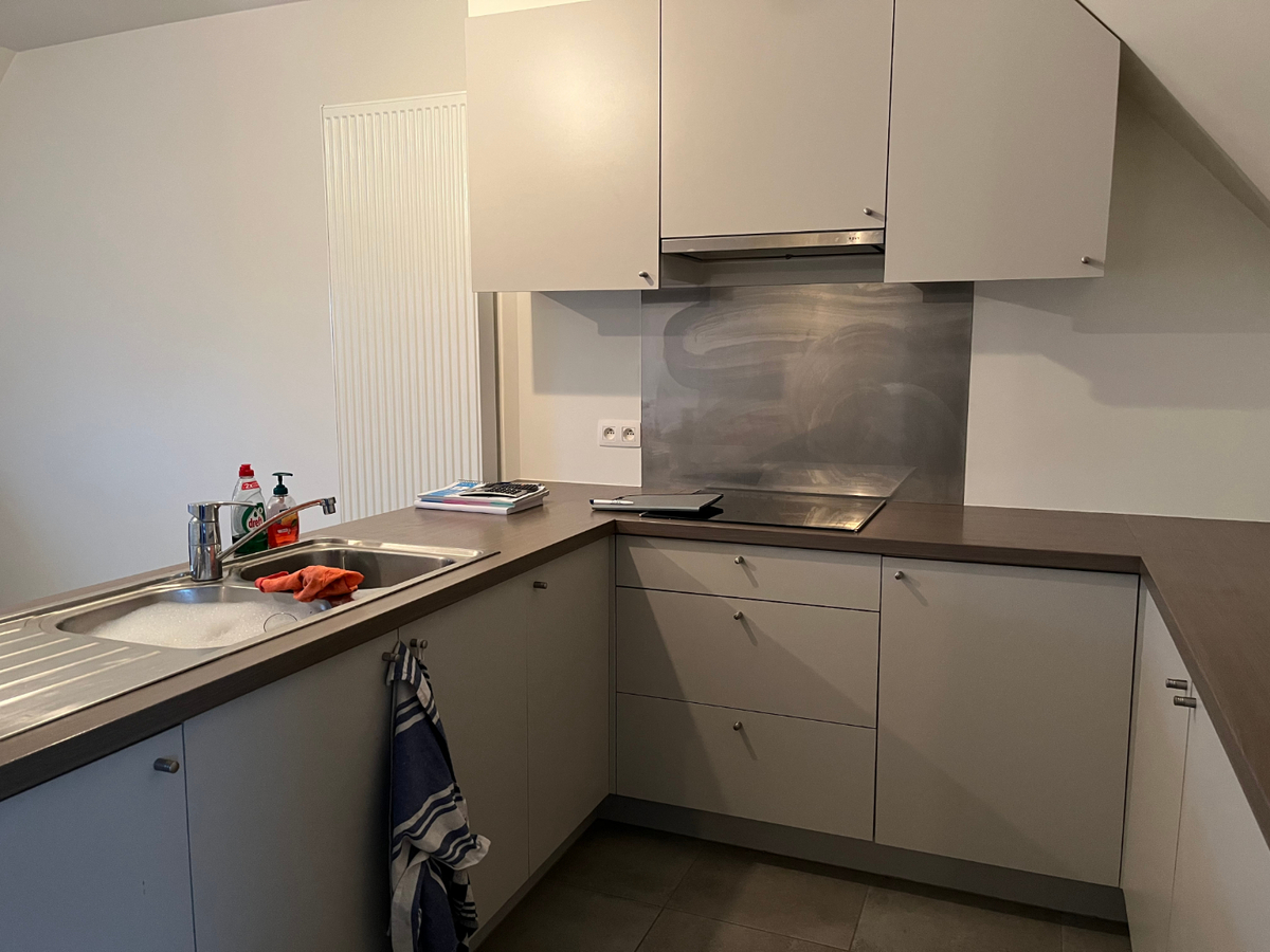 Bijzonder ruim én eigentijds dakappartement. GEEN VASTE KOSTEN ! 