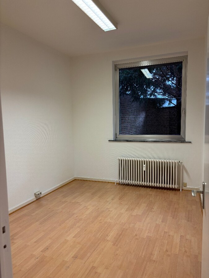 Quai Notre Dame, Surface commerciale, état neuf. 