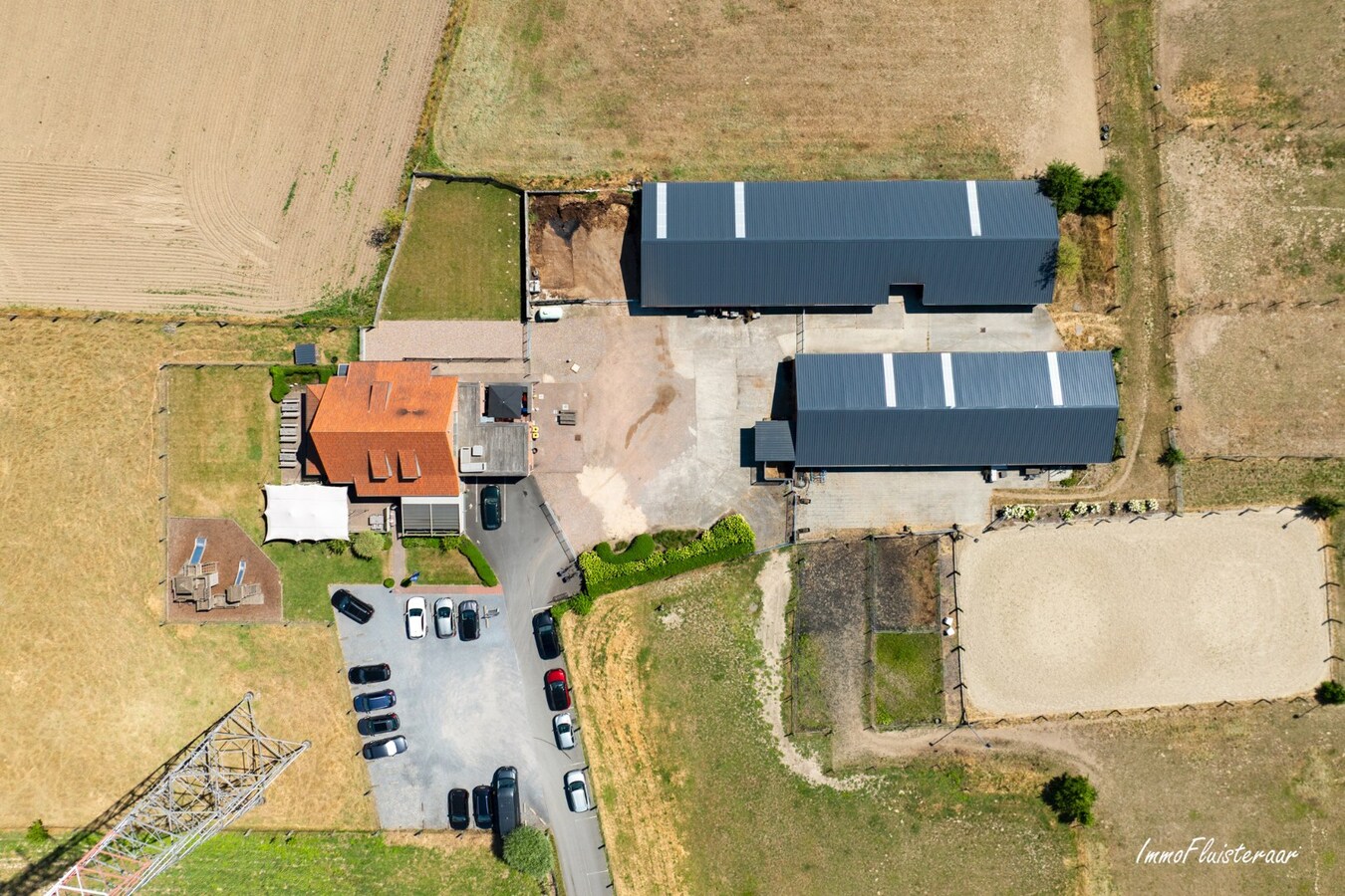 Unieke eigendom met paardenaccommodatie op 33.647 m² in Menen 