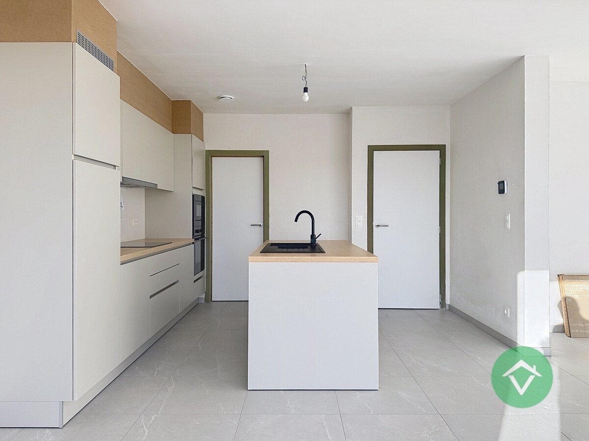 Volledig nieuwe woning met 4 slaapkamers en diepe tuin te Wijnendale 