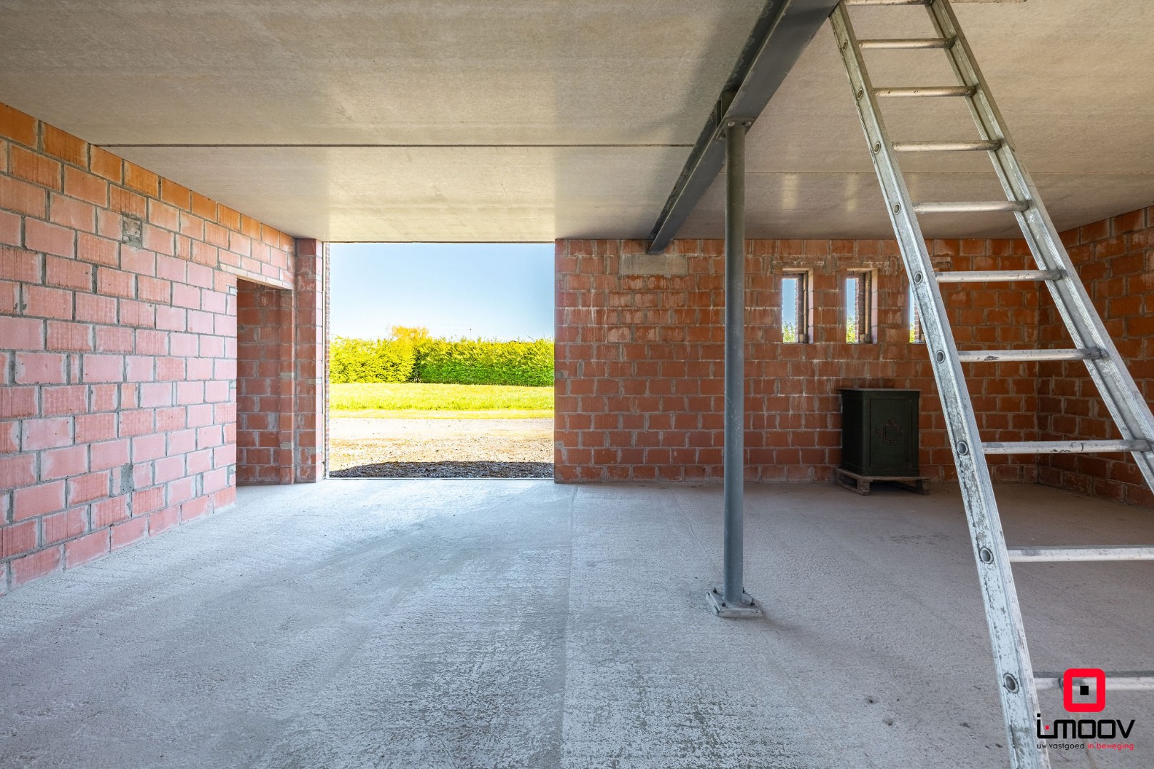 Landelijk gelegen ruwbouwhoeve met bijgebouwen op uitzonderlijk perceel van ca. 9.331 m² 