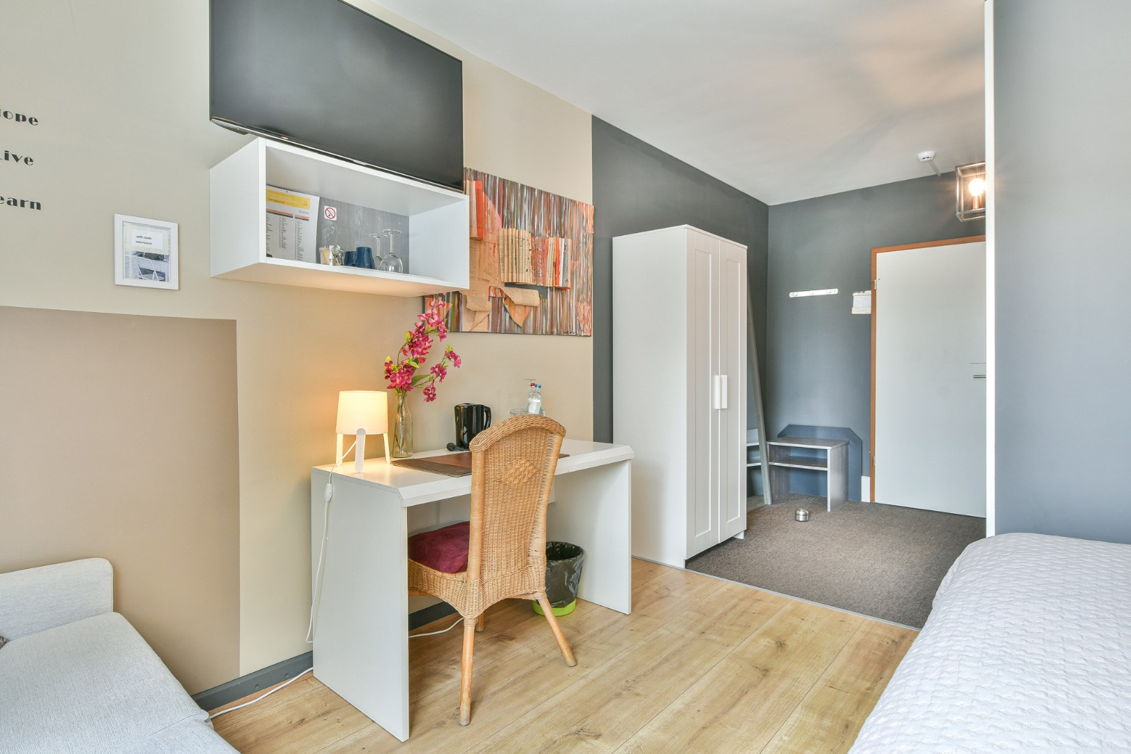 Unieke investeringskans: karaktervol hotel met 18 kamers &amp; woonmogelijkheden te koop! 