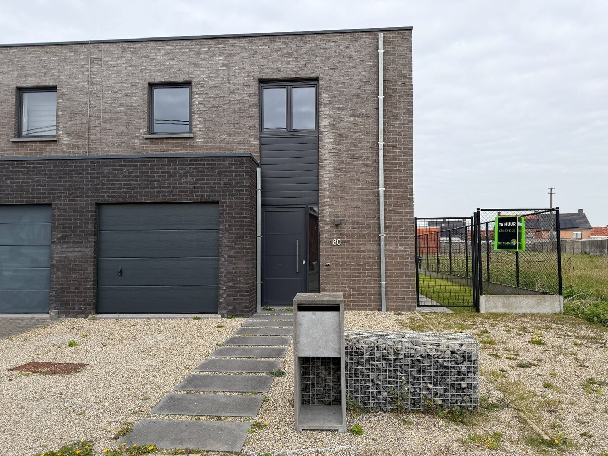 Te huur woning - Oostrozebeke
