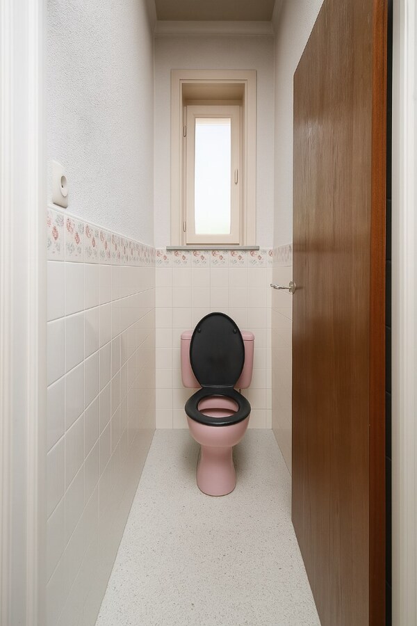 Charmante en ruime halfopen bebouwing met 5 slaapkamers, garage, tuin én topligging in hartje Sint-Niklaas te koop! 