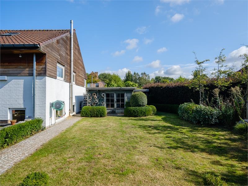 Tijdsloze villa in één van de mooiste villawijken van Roeselare 