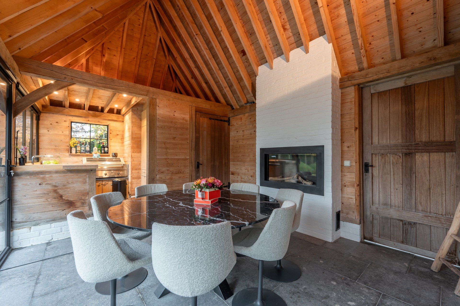 Villa exclusive entièrement meublée avec 5 chambres, piscine et double garage - emplacement prestigieux et calme près du Zoute. 