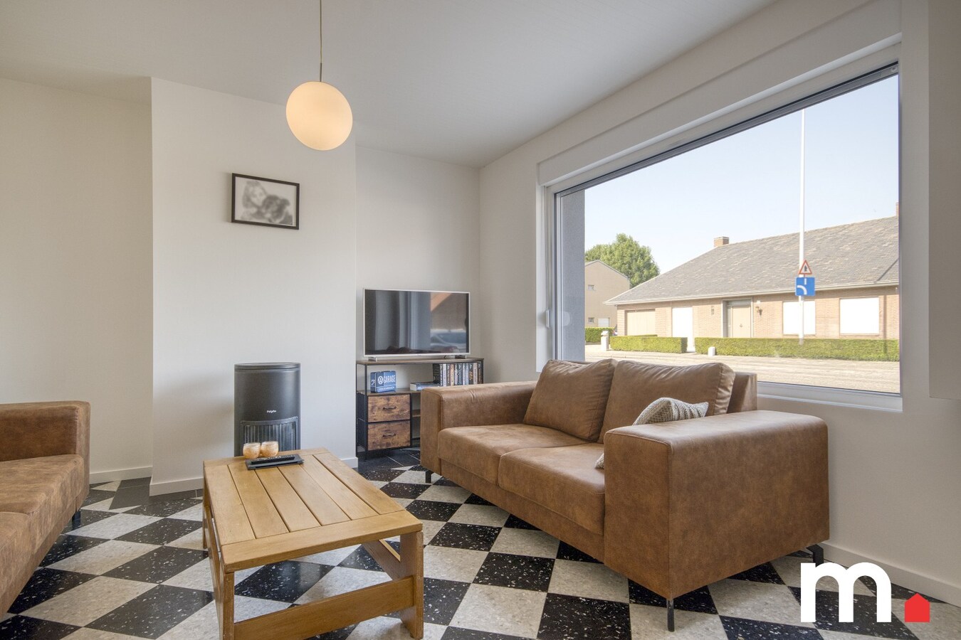 Instapklare woning te Ingelmunster met garage en uitweg achteraan! 