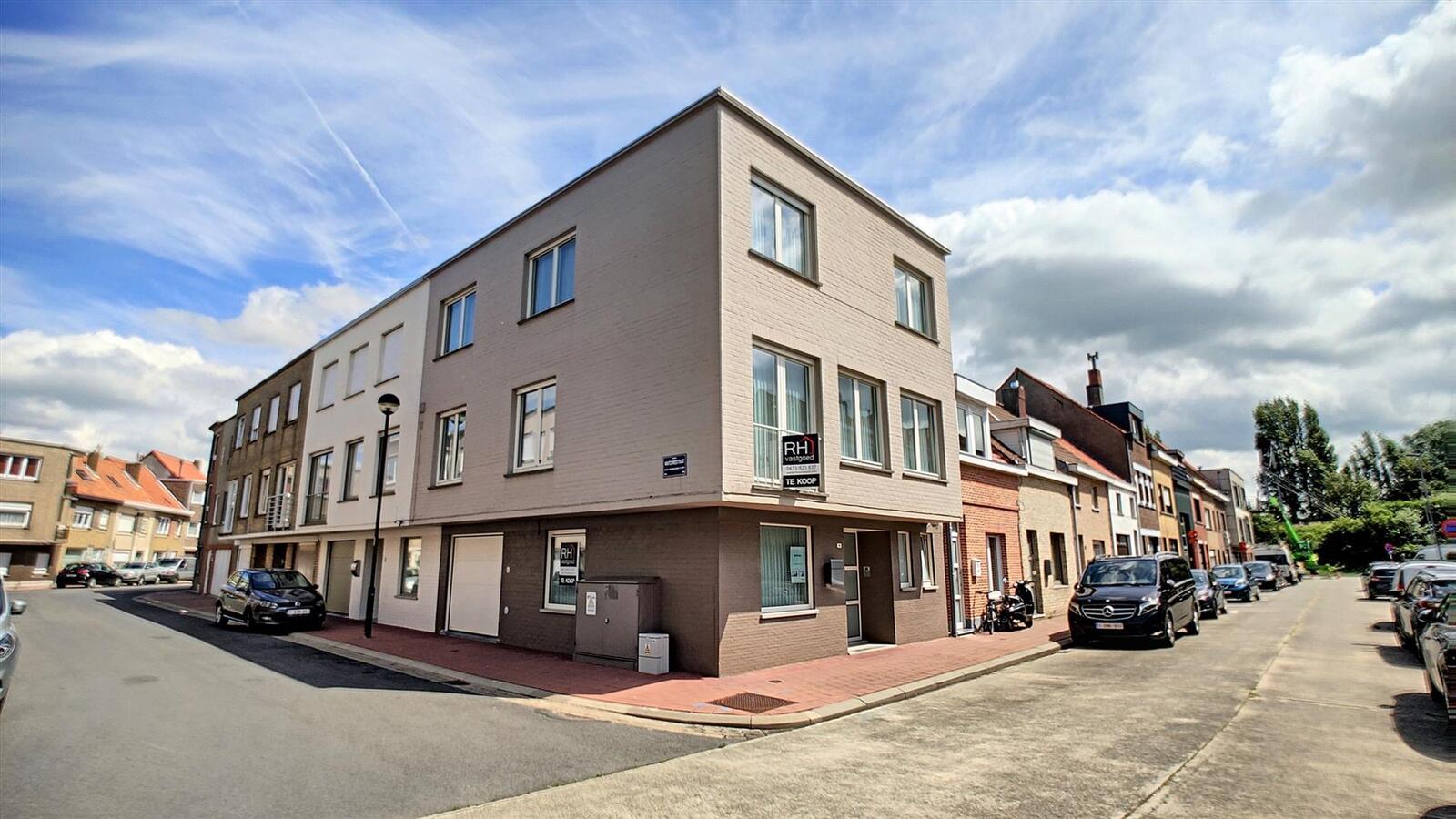 Magnifieke hoekwoning met garage - Heist 