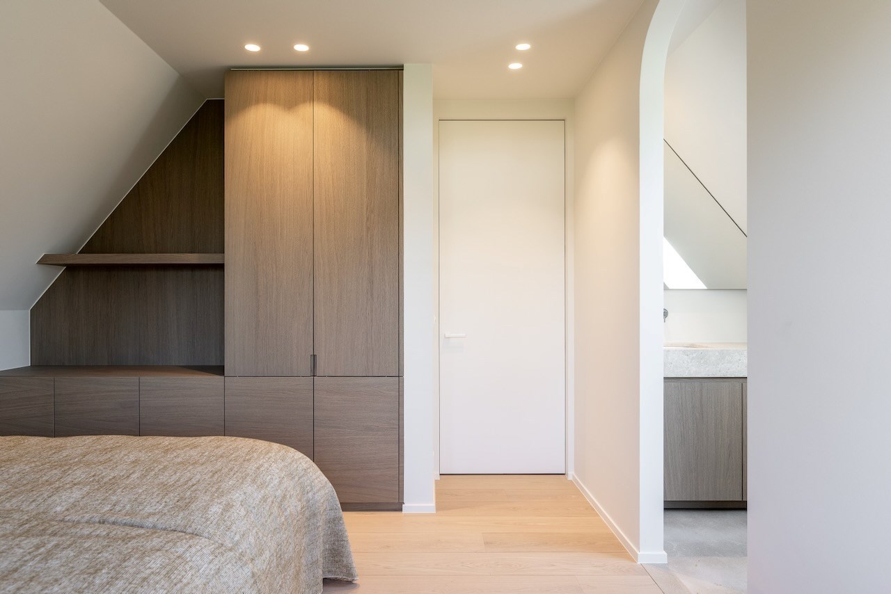 Prachtig gerenoveerde alleenstaande woning met oprit gelegen in een rustige wijk in Knokke nabij de Magere Schorre. 