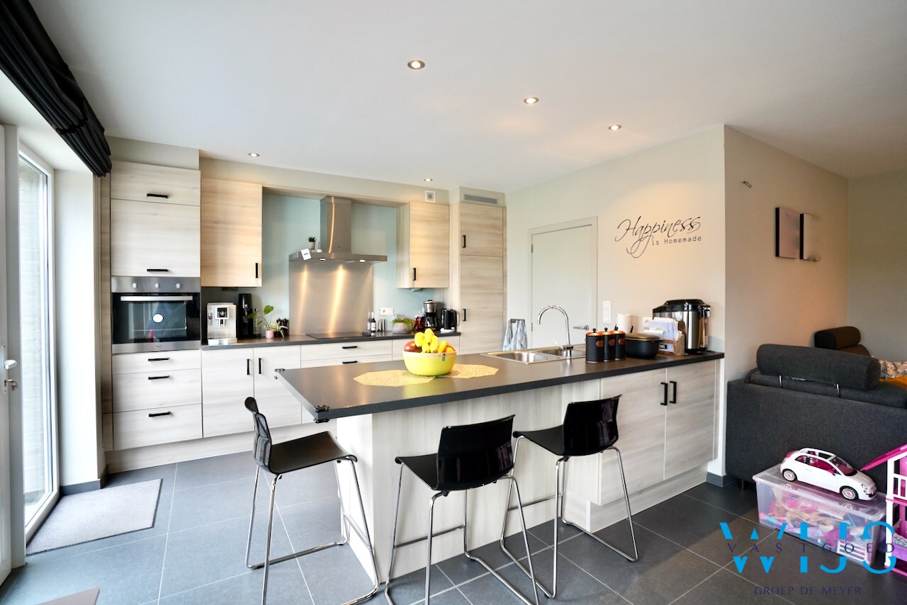 INSTAPKLAAR woonhuis met ZUIDgerichte tuin te Boekhoute ! 