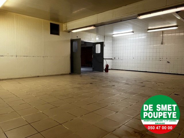 Handelsruimte met opslagplaats 