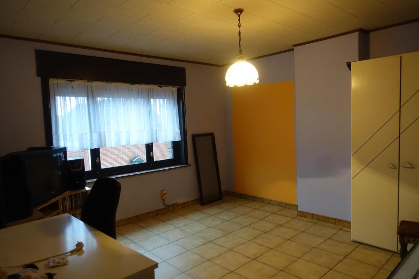 Degelijke woning met groot bijgebouw 