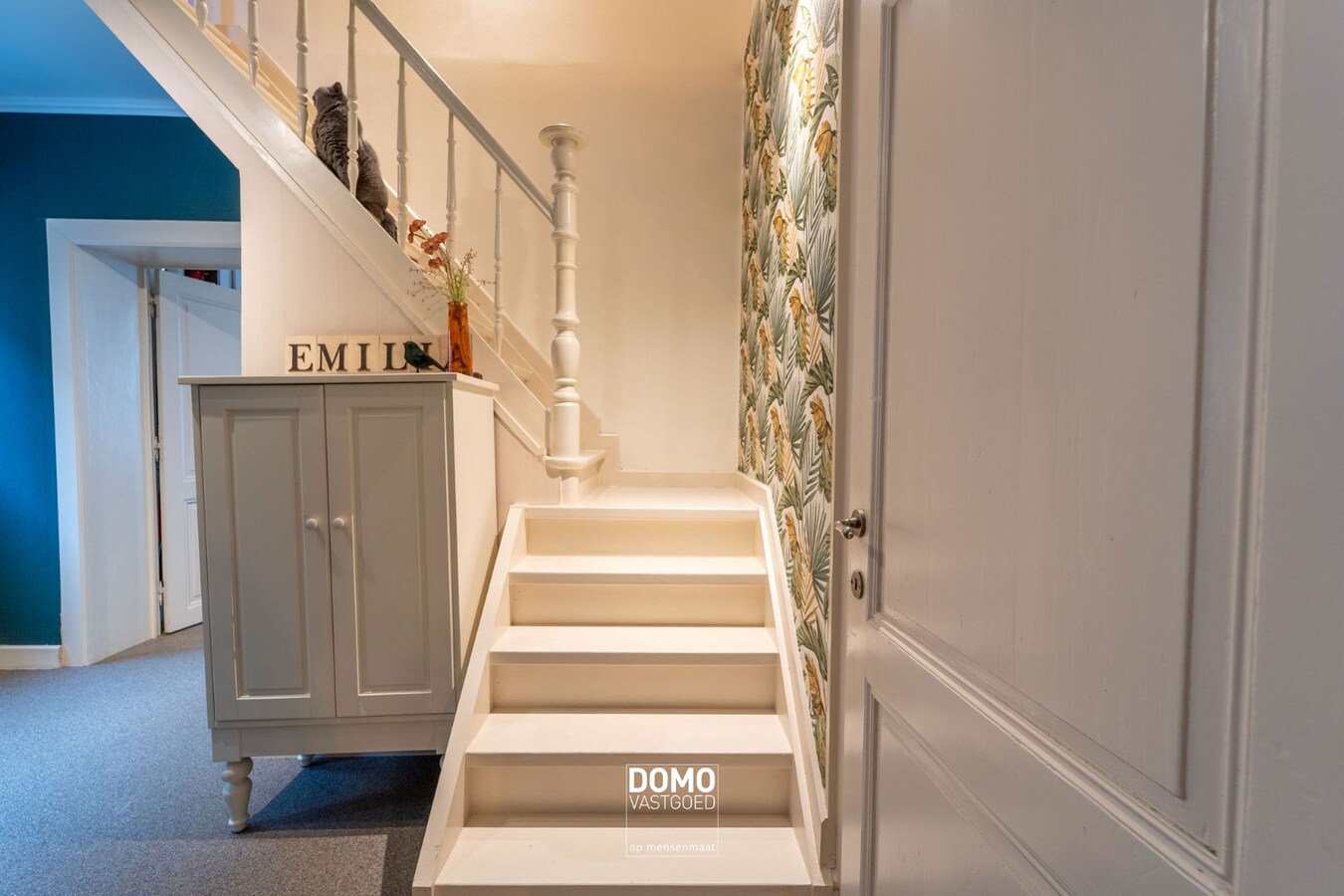 RUIME, INSTAPKLARE EN GERENOVEERDE WONING MET KANTOORGEBOUW INCLUSIEF PARKEERGELEGENHEID, TUIN EN ZWEMBAD TE MIELEN BOVEN AALST (GINGELOM) 